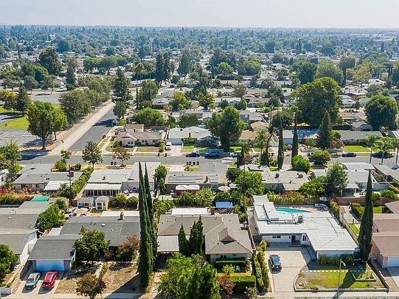 Aerial view of a neighborhood in California with rows of houses and trees.