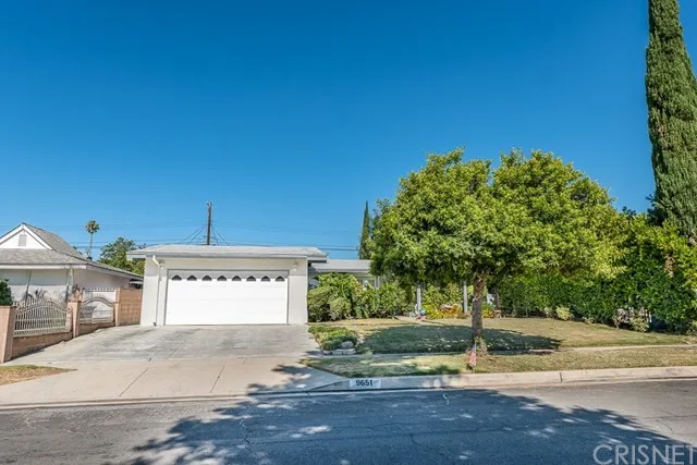 House in California with white garage and trees